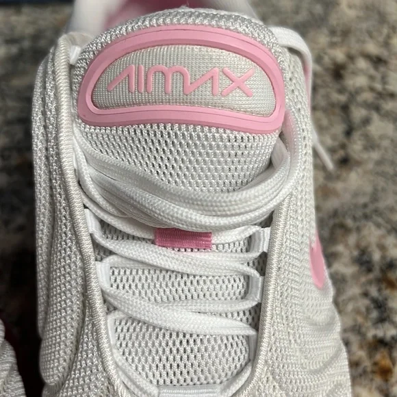 Nike Airmax 720 Athletic shoes 🌸🌺 - Picture 10 of 12